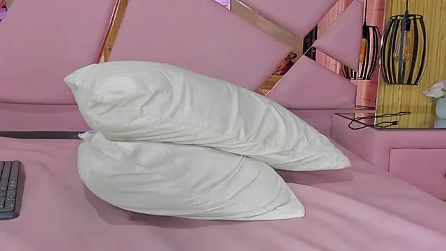 EmmyCruzZ online show from March 1, 2025, 11:04 pm