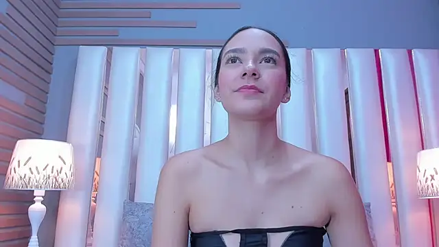 EmmyCruzZ online show from February 10, 2026, 1:37 pm