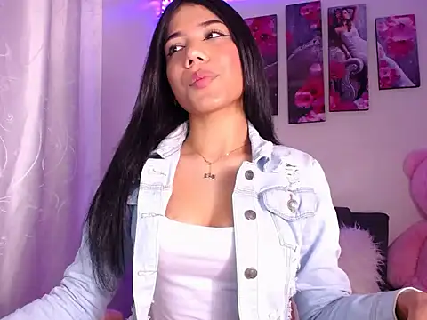 Snapshot of Alissarhys26 chatting on December 4, 2024, 12:08 am Alissarhys26 online show from December 4, 2024, 12:08 am