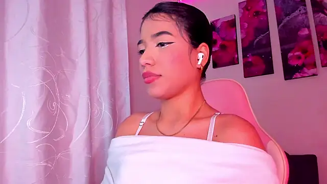 Snapshot of Alissarhys26 chatting on February 10, 2025, 12:30 am Alissarhys26 online show from February 10, 2025, 12:30 am