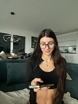 Snapshot of Wildberry_ chatting on November 17, 2025, 8:09 am Wildberry online show from November 17, 2025, 8:09 am