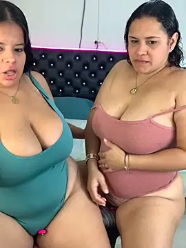 Snapshot of twocurvylatins chatting on March 10, 2026, 12:43 pm twocurvylatins online show from March 10, 2026, 12:43 pm