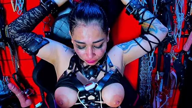 Snapshot of sadistic_aradia chatting on January 18, 2025, 11:43 am sadistic aradia online show from January 18, 2025, 11:43 am