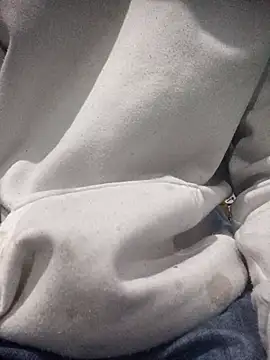 Snapshot of Leonul chatting on December 14, 2025, 11:53 pm Leonul online show from December 14, 2025, 11:53 pm