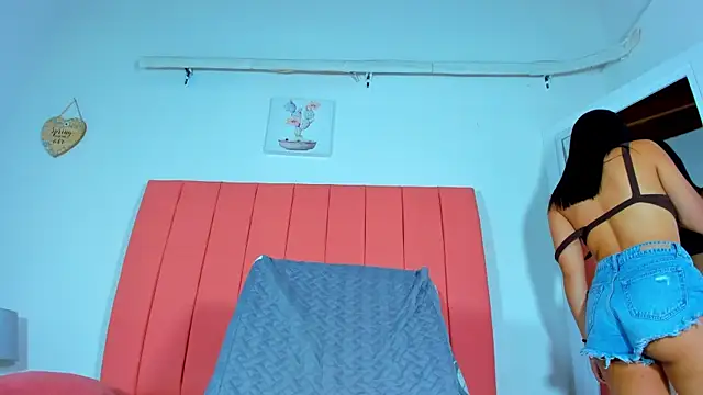 Snapshot of valen_rose0 chatting on December 5, 2024, 12:11 pm valen rose0 online show from December 5, 2024, 12:11 pm