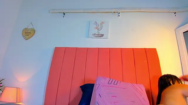 Snapshot of valen_rose0 chatting on October 7, 2025, 12:13 pm valen rose0 online show from October 7, 2025, 12:13 pm