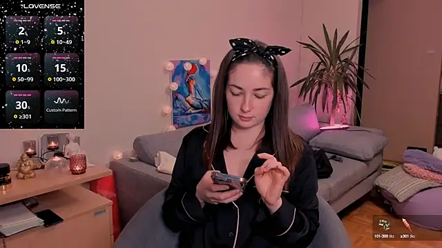 Snapshot of cClandesTina chatting on December 19, 2024, 10:21 pm cClandesTina online show from December 19, 2024, 10:21 pm