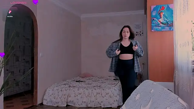 cClandesTina online show from December 4, 2025, 11:52 am