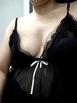 Snapshot of Haralushiaaa chatting on October 8, 2025, 5:05 am Haralushiaaa online show from October 8, 2025, 5:05 am