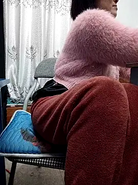 Snapshot of Haralushiaaa chatting on December 1, 2025, 2:11 pm Haralushiaaa online show from December 1, 2025, 2:11 pm