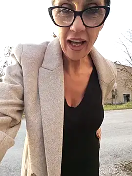 Snapshot of JasmineNoir2 chatting on January 1, 2025, 2:42 pm JasmineNoir2 online show from January 1, 2025, 2:42 pm