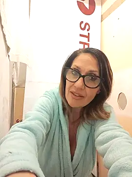 Snapshot of JasmineNoir2 chatting on February 21, 2025, 9:22 pm JasmineNoir2 online show from February 21, 2025, 9:22 pm