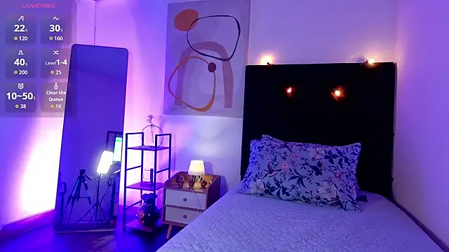 littleebluee online show from May 22, 2026, 7:52 pm