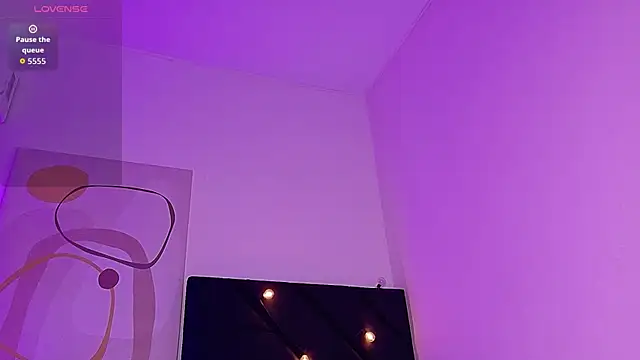littleebluee online show from July 9, 2026, 7:40 pm