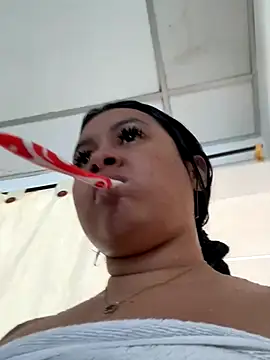 Pretty Isadora online show from November 22, 2025, 2:27 pm