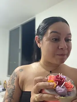 Snapshot of Pretty_Isadora chatting on May 14, 2026, 12:50 am Pretty Isadora online show from May 14, 2026, 12:50 am