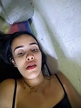 Snapshot of The-quee22 chatting on November 2, 2025, 5:04 pm The-quee22 online show from November 2, 2025, 5:04 pm