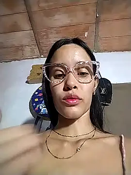 Snapshot of The-quee22 chatting on November 30, 2025, 8:35 pm The-quee22 online show from November 30, 2025, 8:35 pm