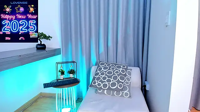 Lucyortiz  online show from January 19, 2025, 12:39 pm