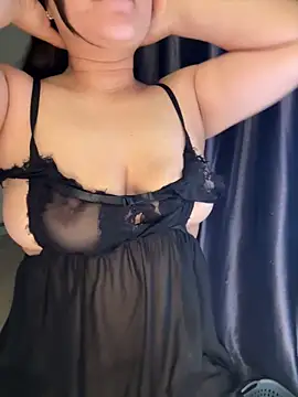 Snapshot of --Lyly-- chatting on March 26, 2026, 9:42 pm --Lyly-- online show from March 26, 2026, 9:42 pm