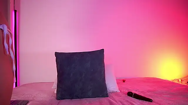 petitevictoria online show from June 11, 2026, 2:33 am