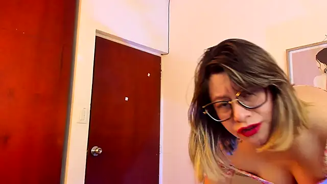 Chanelll Taylorr  online show from September 27, 2025, 11:59 am