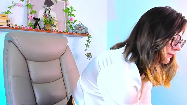 Chanelll Taylorr  online show from March 6, 2026, 12:56 pm