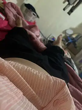 Snapshot of Milk_Mom99 chatting on December 6, 2024, 8:37 am Milk Mom99 online show from December 6, 2024, 8:37 am