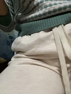 Snapshot of Milk_Mom99 chatting on December 21, 2024, 5:47 am Milk Mom99 online show from December 21, 2024, 5:47 am