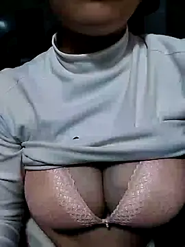 Snapshot of Milk_Mom99 chatting on December 22, 2024, 3:11 am Milk Mom99 online show from December 22, 2024, 3:11 am