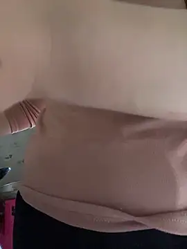 Snapshot of Milk_Mom99 chatting on December 26, 2024, 4:32 am Milk Mom99 online show from December 26, 2024, 4:32 am