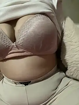 Snapshot of Milk_Mom99 chatting on February 27, 2025, 1:48 am Milk Mom99 online show from February 27, 2025, 1:48 am