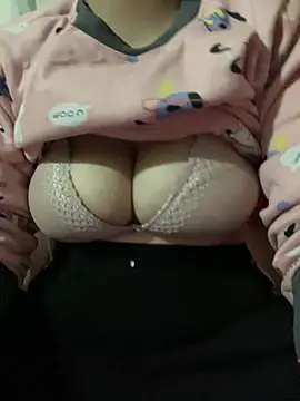 Snapshot of Milk_Mom99 chatting on February 28, 2025, 2:20 am Milk Mom99 online show from February 28, 2025, 2:20 am