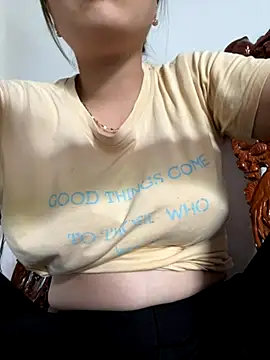 Snapshot of Milk_Mom99 chatting on October 7, 2025, 1:36 am Milk Mom99 online show from October 7, 2025, 1:36 am