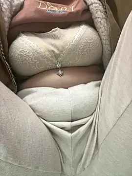 Snapshot of Milk_Mom99 chatting on November 4, 2025, 8:13 am Milk Mom99 online show from November 4, 2025, 8:13 am