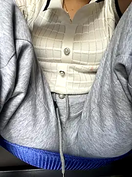 Snapshot of Milk_Mom99 chatting on November 26, 2025, 1:39 am Milk Mom99 online show from November 26, 2025, 1:39 am