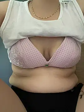 Snapshot of Milk_Mom99 chatting on June 5, 2026, 6:42 am Milk Mom99 online show from June 5, 2026, 6:42 am