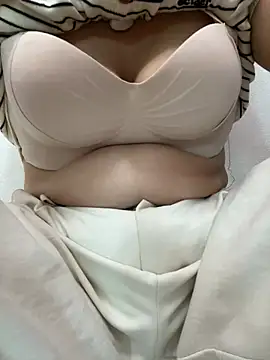 Milk Mom99 online show from July 5, 2026, 6:53 am