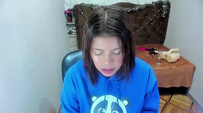 CurvyJulieth online show from December 27, 2024, 7:29 am