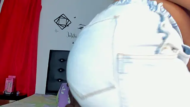 Snapshot of AmbarthSmiith2 chatting on March 1, 2025, 1:51 pm AmbarthSmiith2 online show from March 1, 2025, 1:51 pm