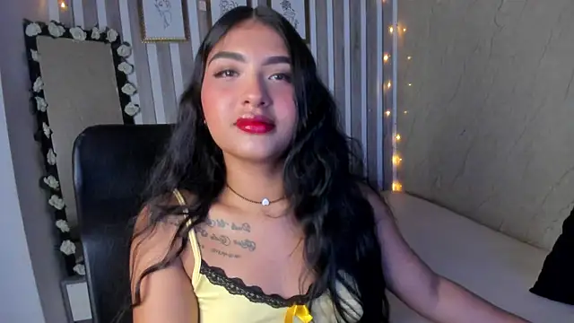 Snapshot of sabrinahimss chatting on March 18, 2025, 9:43 pm sabrinahimss online show from March 18, 2025, 9:43 pm