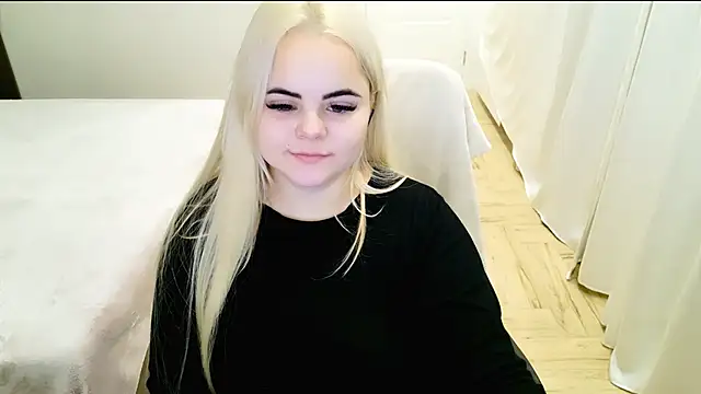 Snapshot of lovely-eyes chatting on December 11, 2024, 1:58 am lovely-eyes online show from December 11, 2024, 1:58 am