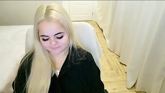 Snapshot of lovely-eyes chatting on December 11, 2024, 10:27 pm lovely-eyes online show from December 11, 2024, 10:27 pm