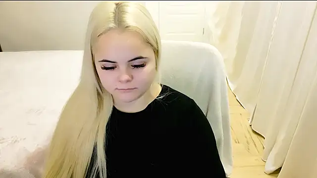 Snapshot of lovely-eyes chatting on December 18, 2024, 10:24 pm lovely-eyes online show from December 18, 2024, 10:24 pm