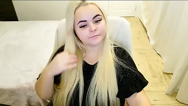 Snapshot of lovely-eyes chatting on December 22, 2024, 8:58 pm lovely-eyes online show from December 22, 2024, 8:58 pm