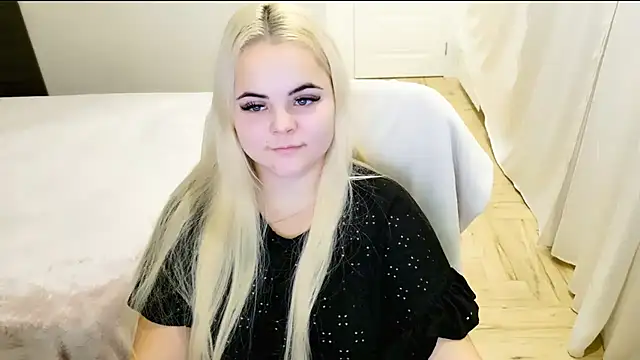 Snapshot of lovely-eyes chatting on December 25, 2024, 9:54 pm lovely-eyes online show from December 25, 2024, 9:54 pm