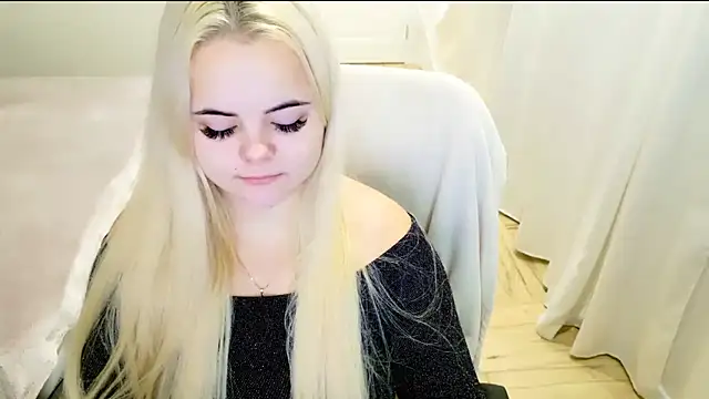 Snapshot of lovely-eyes chatting on December 30, 2024, 10:12 pm lovely-eyes online show from December 30, 2024, 10:12 pm