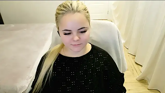 Snapshot of lovely-eyes chatting on January 4, 2025, 2:56 am lovely-eyes online show from January 4, 2025, 2:56 am