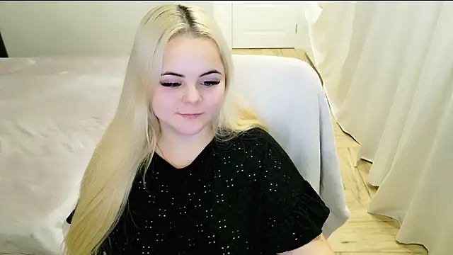 Snapshot of lovely-eyes chatting on January 5, 2025, 3:32 am lovely-eyes online show from January 5, 2025, 3:32 am