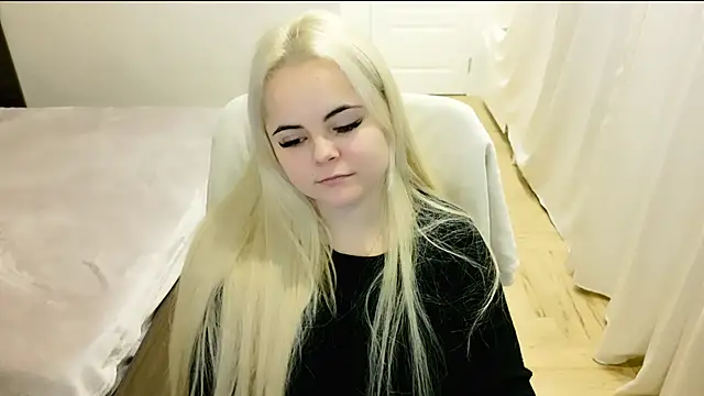 Snapshot of lovely-eyes chatting on February 25, 2025, 9:13 pm lovely-eyes online show from February 25, 2025, 9:13 pm